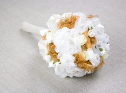 Kostenlose DIY-Anleitung zur Hochzeit: Brautstrauß mit Stoffblumen